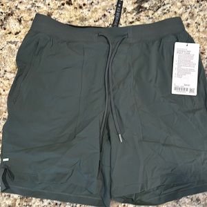 Lululemon License to Train 7” Lined.  Smoked Spruce.  Size Large.